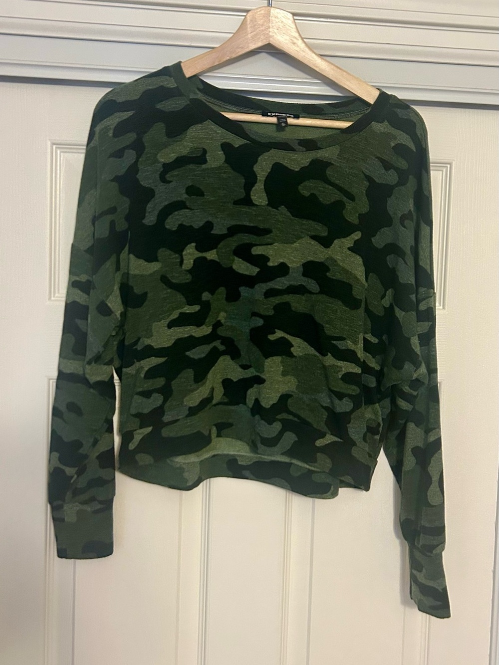 Express Camo Print Long-Sleeve Women's Top - Green